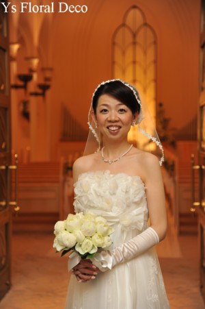 アンバサダーホテルの新婦さん 白いクラッチブーケ_b0113510_10241872.jpg