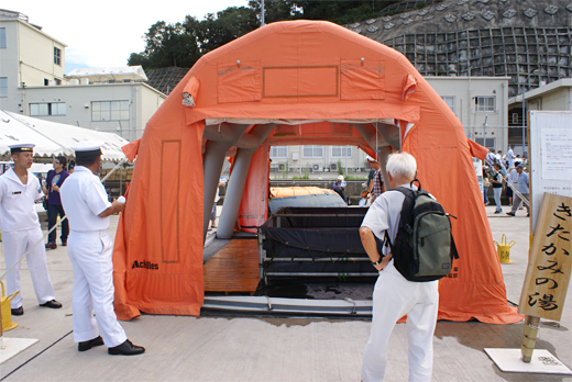 『がんばろう！東日本！海上自衛隊横須賀基地へようこそ！ヨコスカサマーフェスタ2011』（速報の速報）_e0150566_041442.jpg