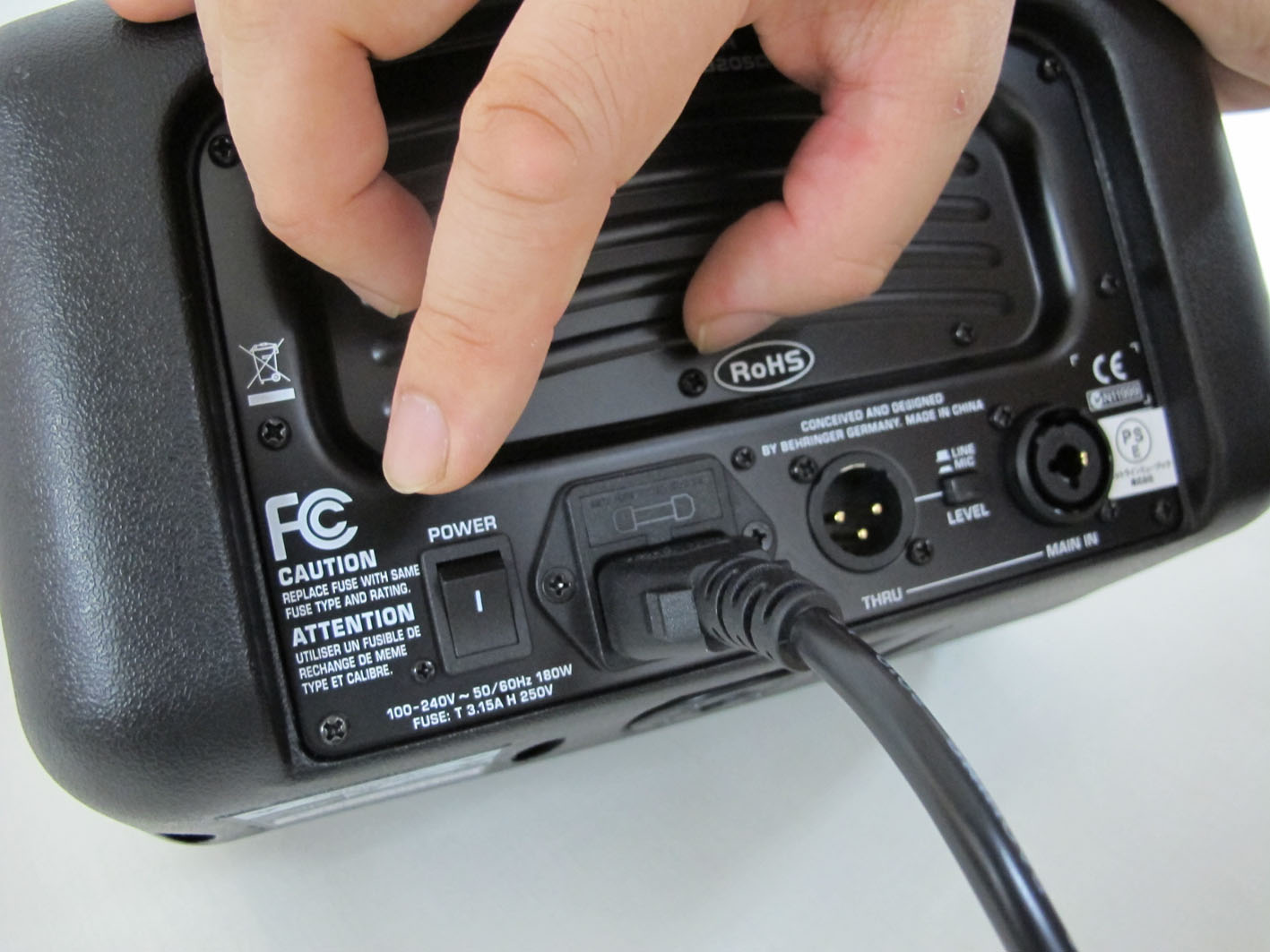 PAセットA1(Behringer B205D)およびA2(Mackie SRM150)の PAセットA1(Behringer B205D)およびA2(Mackie SRM150)の
