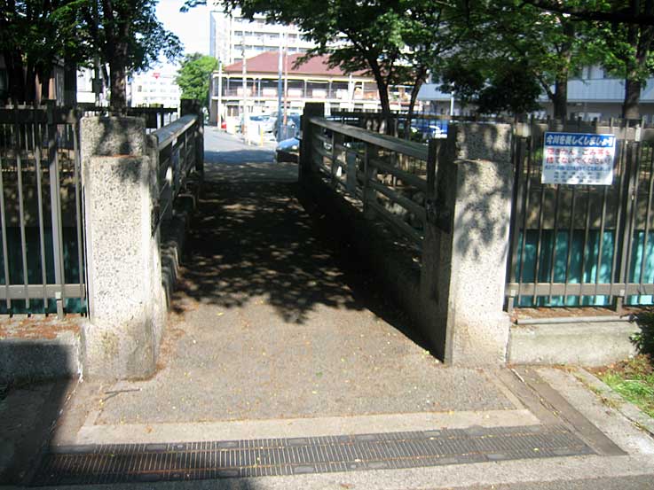 b0057679_8411280.jpg
