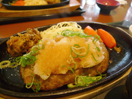 土山SA(新名神)の和風ハンバーグ_b0142989_0201978.jpg