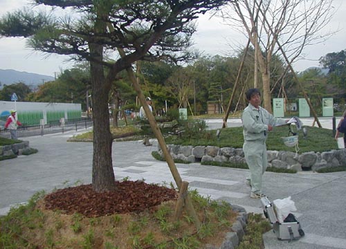 ●嵐山駅前の変化、その131(駅舎から広場、脇道から広場)_d0053294_13194728.jpg