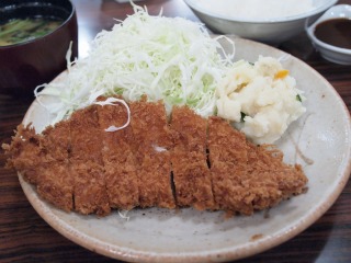 ロースカツ定食_e0113495_2118920.jpg