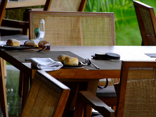 「バリ島2011 クロボカン　METIS（メティス）  蓮に囲まれたフレンチレストラン」_a0000029_1053377.jpg