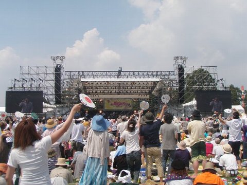 WORLD HAPPINESS 2011 ～NO NUKES MORE TREES～　＠ 東京・夢の島陸上競技場_c0012640_12404477.jpg