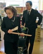 ★【【菅伸子 特集】】:菅夫人はなぜ政治に口をつっこむのか_a0028694_317672.jpg