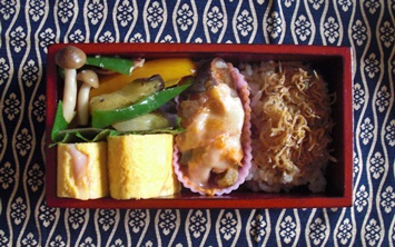 夏野菜と鮭のグラタン風弁当_d0186191_78257.jpg