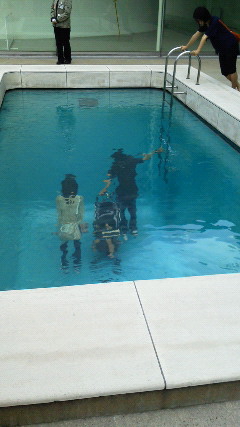 金沢21世紀美術館の衝撃_a0054076_9542183.jpg