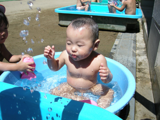 晴れの日の水遊び_a0162903_13325466.jpg