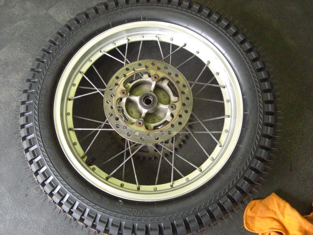 XR250はリアチューブレス化が簡単でいいな(*｀ε´*)ノ