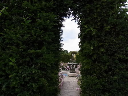 Hever Castle チューダーガーデン_d0127182_14385215.jpg
