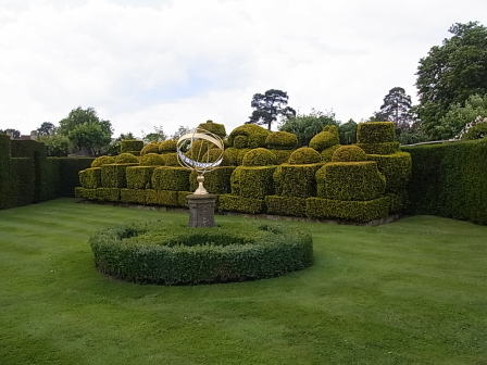 Hever Castle チューダーガーデン_d0127182_1551499.jpg