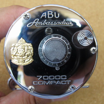 Abu 7000C Compact Red/Chrome NEW 入荷 : ルアーショップおおの