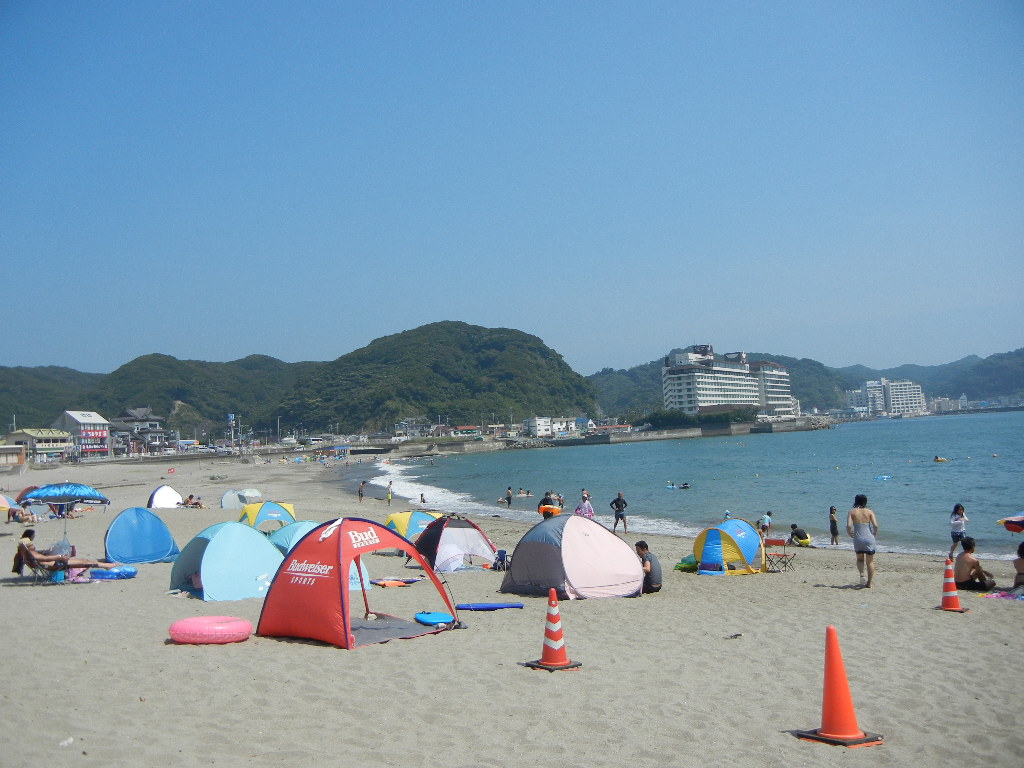 2011年8月12日(金)暑いけど、海水浴客もいっぱい!_f0060461_1551194.jpg