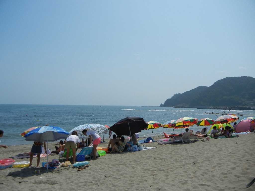 2011年8月12日(金)暑いけど、海水浴客もいっぱい!_f0060461_15515017.jpg