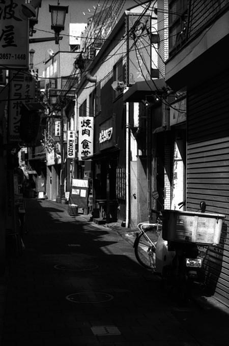 2011-8-13　日暮れ待つ街_c0136330_1218971.jpg
