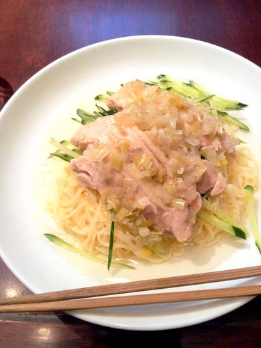 蒸し鶏の生姜葱冷麺_e0029645_10575860.jpg