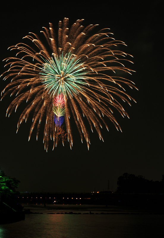 宇治川花火大会2011・その3(クライマックス)_f0155048_15483412.jpg