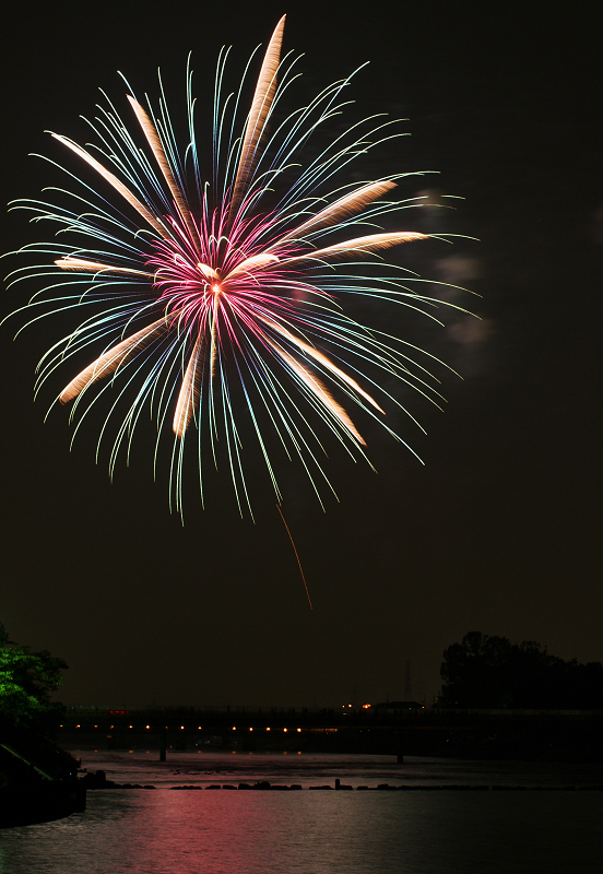 宇治川花火大会2011・その3(クライマックス)_f0155048_15492135.jpg