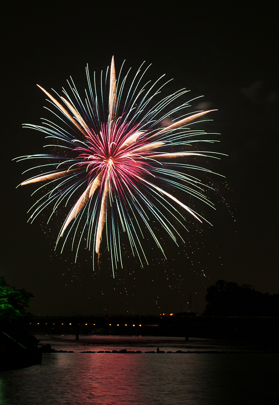 宇治川花火大会2011・その3(クライマックス)_f0155048_15495917.jpg
