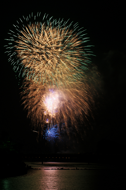 宇治川花火大会2011・その3(クライマックス)_f0155048_15514985.jpg