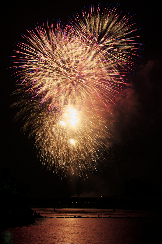 宇治川花火大会2011・その3(クライマックス)_f0155048_1552137.jpg