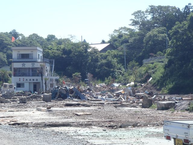 気仙沼大島ボランティア１日目_f0057760_3485532.jpg