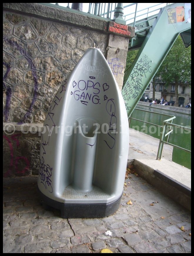 【街角のトイレ】サン・マルタン運河界隈（PARIS）_a0008105_2128587.jpg