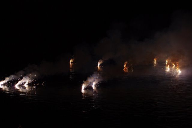 金魚花火と鐘楼流し 楽しいかも