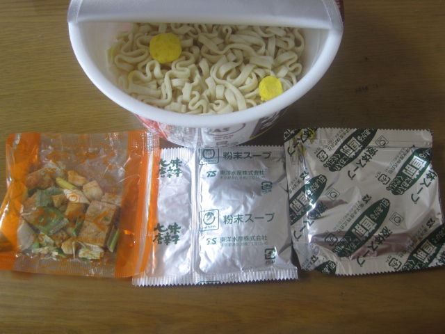 名古屋B級グルメ番外編 マルちゃん「みそ煮込みうどん」¥128_b0042308_12442615.jpg