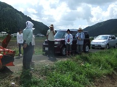 そばの種まきがありました。_e0061225_8492197.jpg