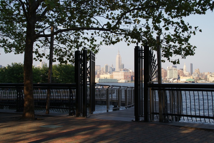 \'11夏のNY/Hoboken滞在初日～Pier C Park_c0022340_235461.jpg