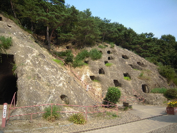 『吉見百穴』_e0033570_20464885.jpg