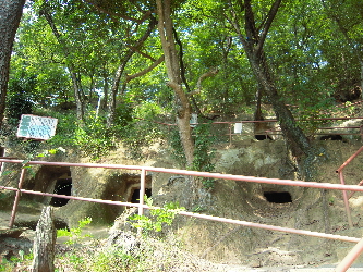 『吉見百穴』_e0033570_20544291.jpg