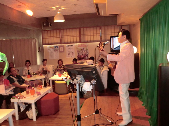 写真を追加!夏休みも終わり今日から平常営業_e0119092_12511693.jpg
