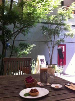110819 夏、思い出のカフェへ_f0164842_15585034.jpg
