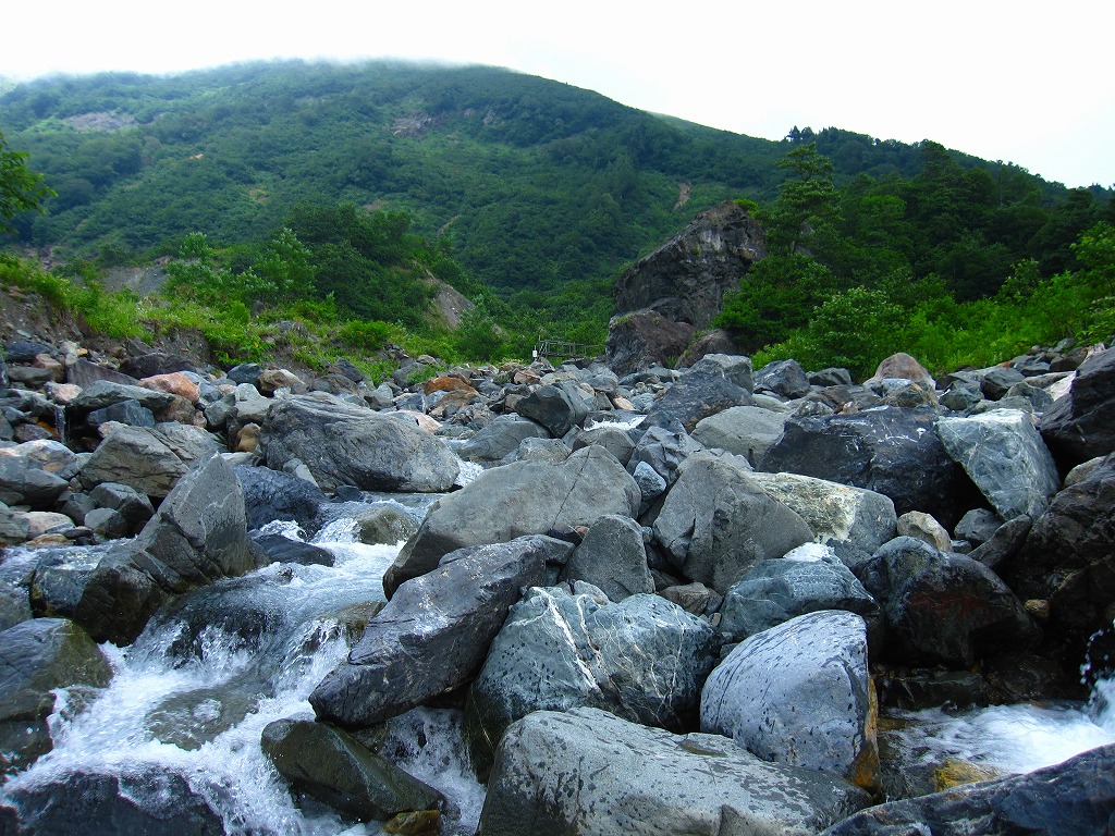 蓮華温泉～小蓮華山～白馬岳～雪倉岳～朝日岳～蓮華温泉　周遊　　三日目　23.08.13～15　_b0124306_16575981.jpg