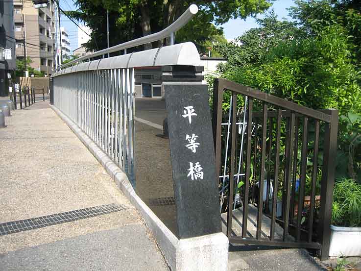 「オモクロ写真 そのご」_b0057679_8195571.jpg