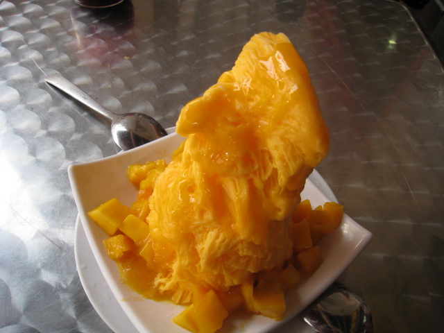 S\'pore2011夏 味香園 Mango Snow Ice_c0212604_21213525.jpg