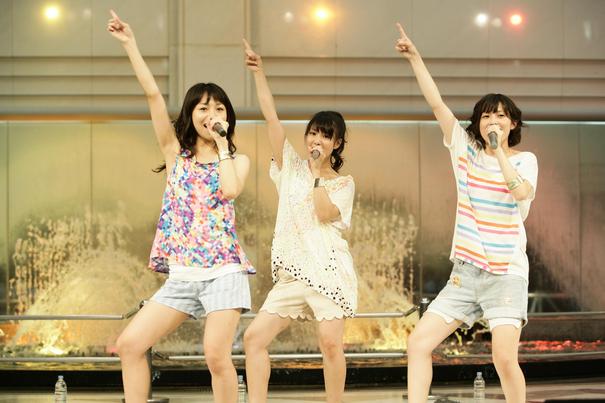 音を楽しむガールズ・ユニット“Tomato n’ Pine”がリベンジデビューイベントでファン1,000人を魅了！！_e0025035_11453253.jpg