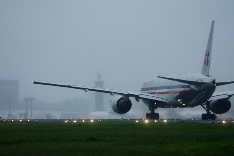 2011 8/21 Airplane in Narita International Airport_a0141565_22363791.jpg