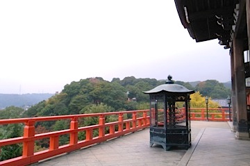 信貴山朝護孫子寺へ。　その６　本堂_b0025850_2345752.jpg