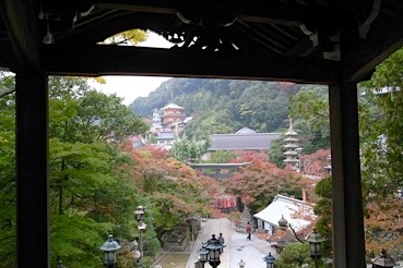 信貴山朝護孫子寺へ。　その６　本堂_b0025850_23481339.jpg