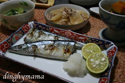 初秋刀魚は王道の塩焼き☆オマケのお刺身_c0117570_12451068.jpg