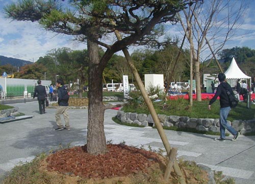 ●嵐山駅前の変化、その136(駅舎から広場、脇道から広場)_d0053294_16214810.jpg