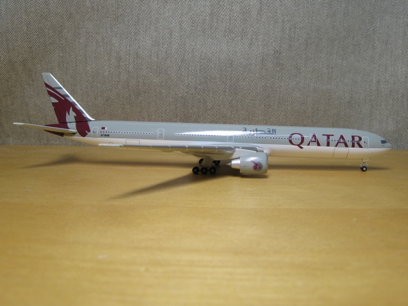 Boeing 777-300ER Qatar Airways \"Um-Alamad\"_c0084381_3491843.jpg