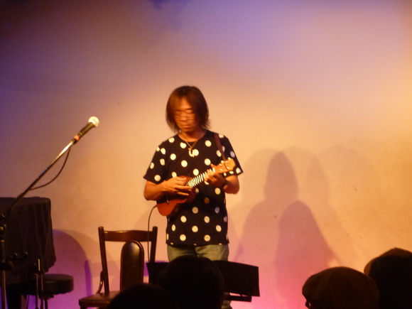 パラダイスカフェでのライブ♪_e0155604_15393873.jpg