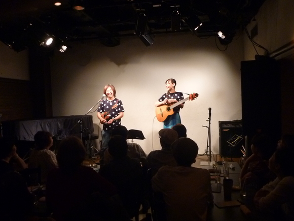 パラダイスカフェでのライブ♪_e0155604_15395025.jpg