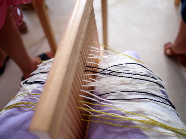 10月10日まで　ピルタナウハ　織り機　フィンランド Moi! ピルタナウハ織物は、小さな木製の道具「ピルタ」をヒザの間に