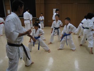 手稲教室 10人組手の研究!_c0118332_2156671.jpg